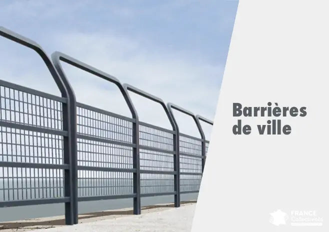 Barrières de ville en acier installées sur un trottoir urbain, séparant une zone piétonne de la chaussée, avec garde-corps sécurisant un passage public en centre-ville