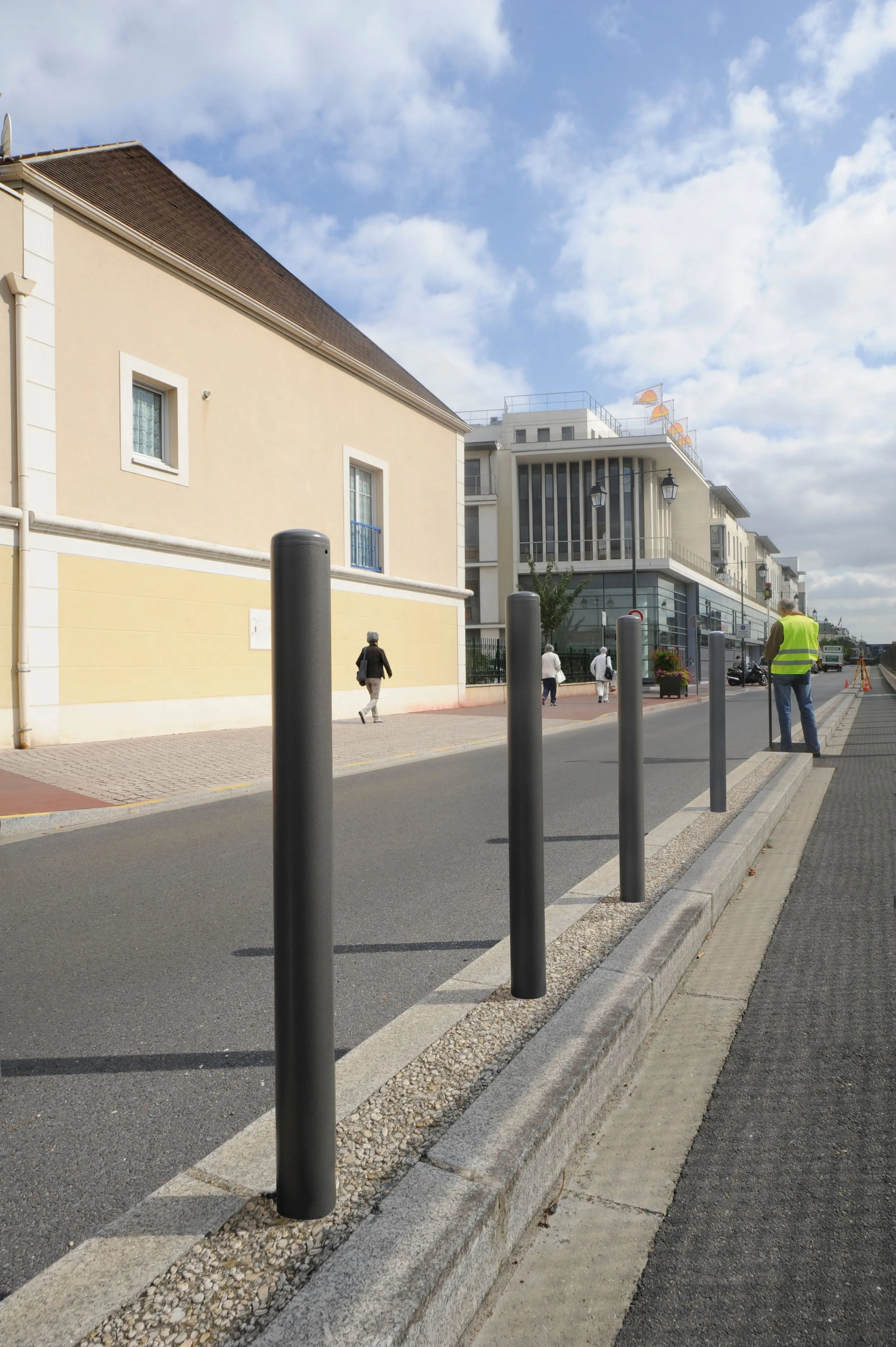 Potelet acier de voirie avec finition peinte sur galvanisation selon coloris RAL