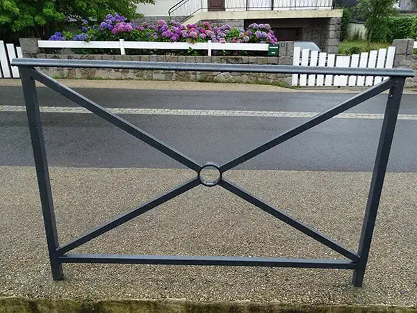 Barrière piétonne Alliance avec pose par scellement direct