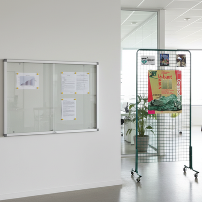 Affichage d'extérieur, vitrine d'intérieur ou grille d'exposition