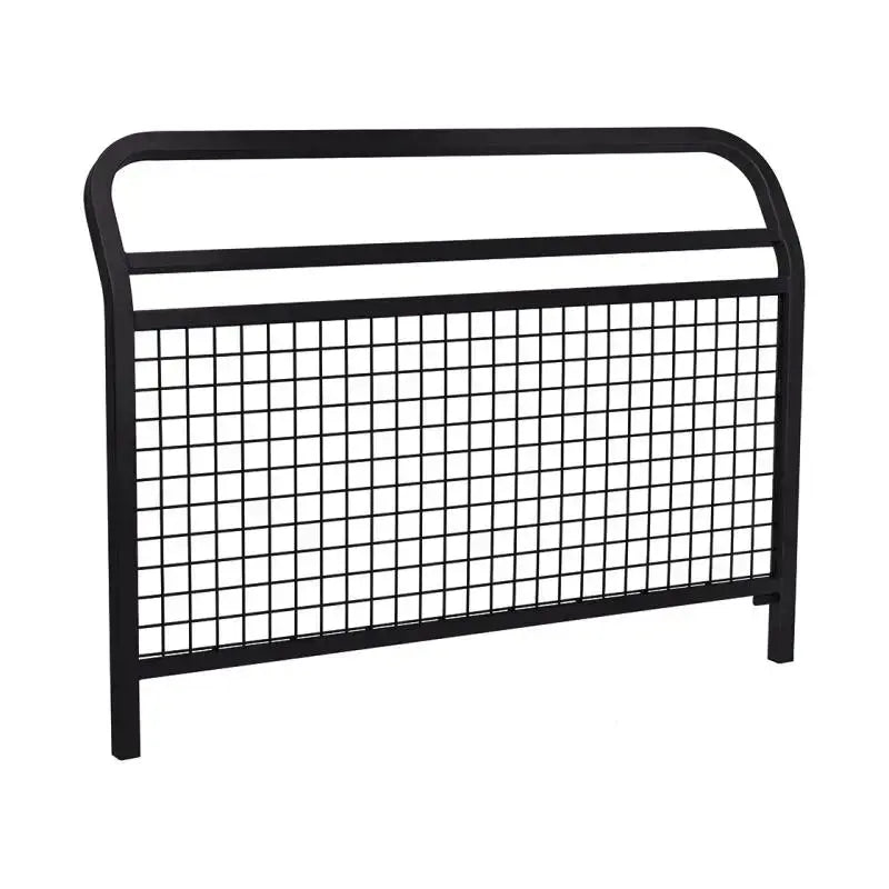 Motif chien en acier galvanisé fixé sur le grillage de la barrière scolaire