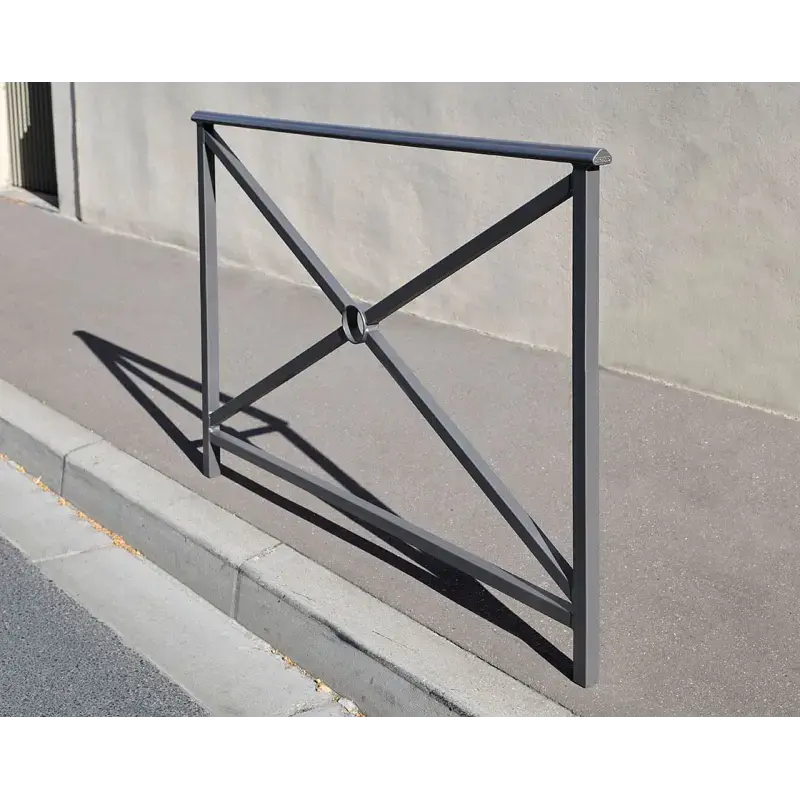 Barrière Lisbonne avec remplissage grillagé et structure en acier