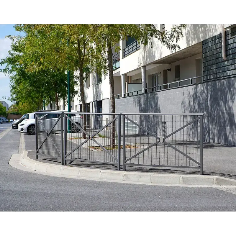 Alignement de plusieurs barrières Lisbonne avec continuité parfaite de la main courante