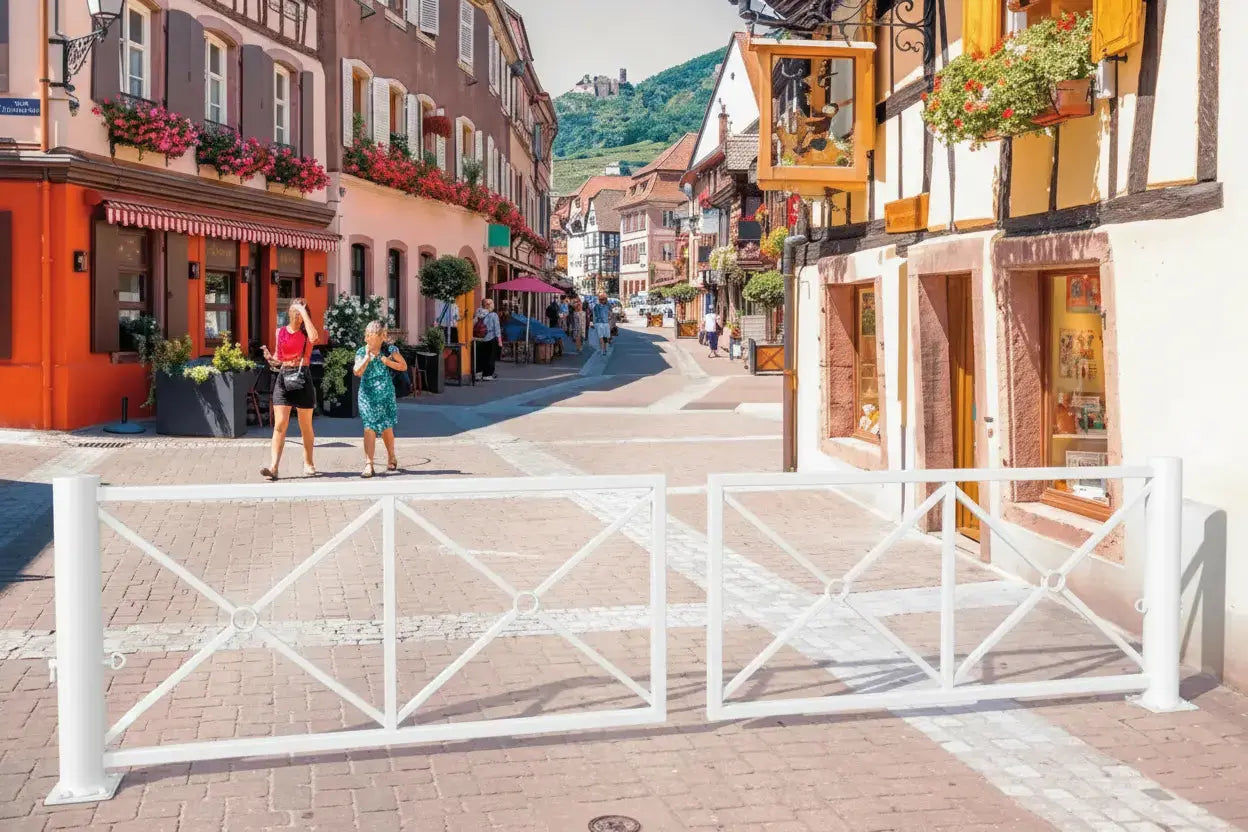 Barrière pivotante déco en acier galvanisé peint pour aménagement urbain