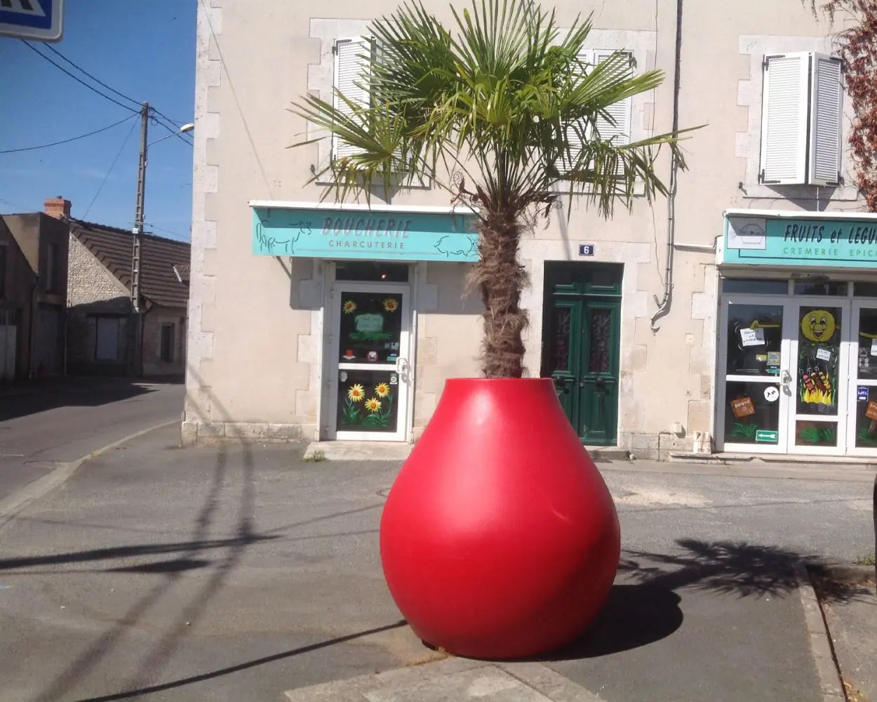 Pot Bulbo design léger et résistant aux UV pour aménagement extérieur et intérieur