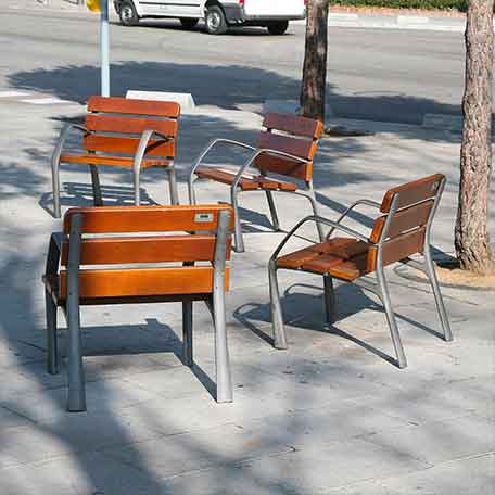 Chaise en bois et fonte Neobarcino