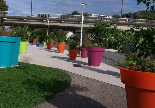 Pot décoratif rond 350 L pour jardins et zones paysagères