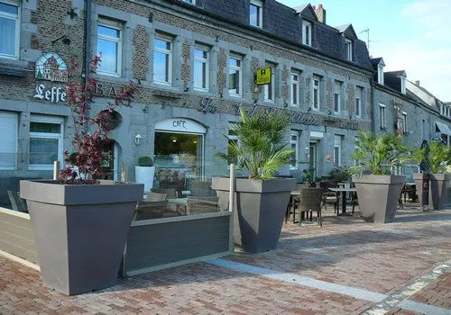 Gamme de pots décoratifs carrés disponibles en plusieurs coloris