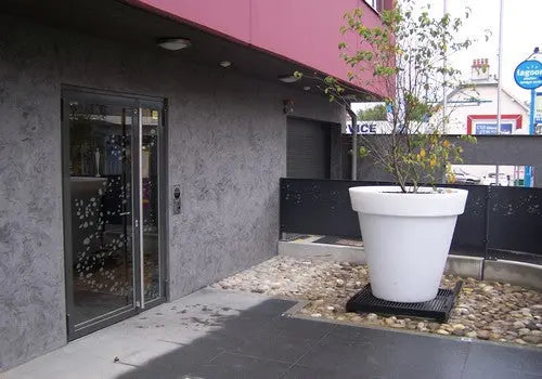 Pot décoratif rond résistant aux UV, gel et chocs pour aménagement paysager