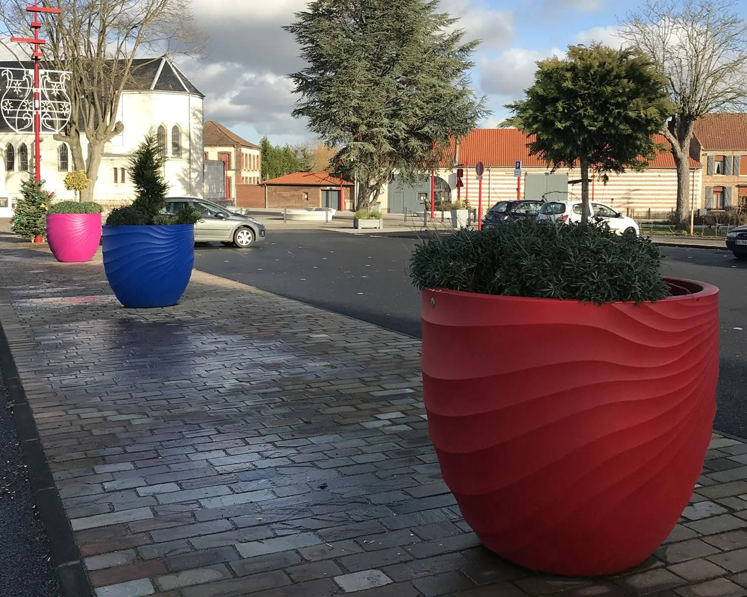 Pot Dune design léger et résistant aux UV pour aménagement extérieur et intérieur